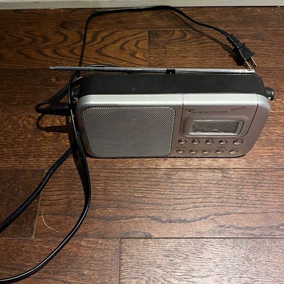 Silver Portable FM/AM Radio - Picture 10 of 11